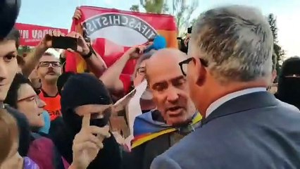 Un regidor del PP Josep Bou, agredido, insultado y zarandeado cuando intenta acceder al palacio de congresos