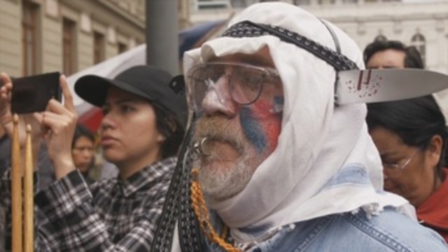 Cientos de manifestantes rodean sede del Congreso en Santiago en rechazo a Piñera