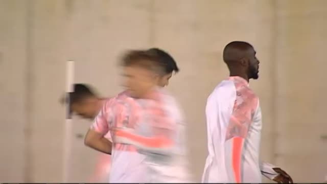 El Valencia se entrena para el partido más importante de lo que lleva de temporada