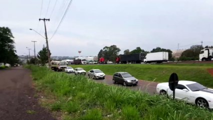 Caminhão com problemas provoca congestionamento na marginal da BR-277