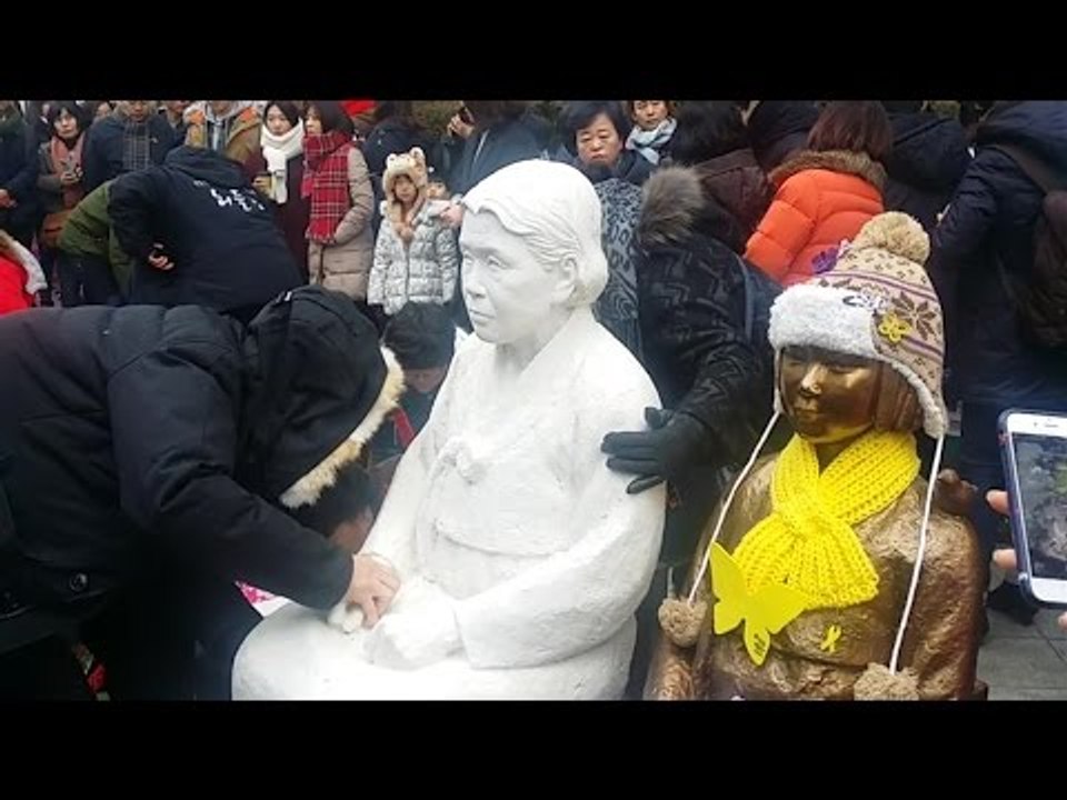 [NocutView] 김학순 할머니 , 소녀 옆에 앉다