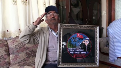 25 yıldır Mehmetçiği selamlayan Mehmet amcayı gururlandıran 'arma' - AMASYA