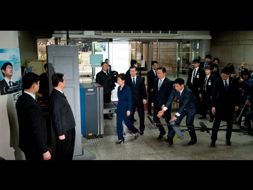 朴, 1분 20초만에 법정 진입…경호원은 취재 방해