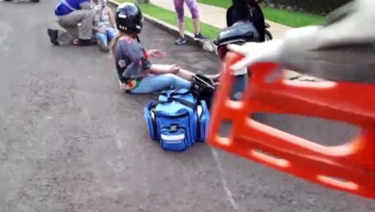 Carro foge ao causar colisão na Rua Londrina, no Centro