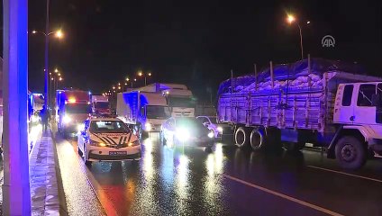 Beylikdüzü'nde kaza yapan polis aracındaki 2 memur yaralandı - İSTANBUL