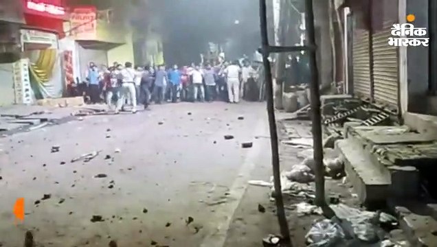मूर्ति विसर्जन को जा रहे दो गुटों में भिड़ंत के बाद स्थानीय लोगों से झड़प, फायरिंग