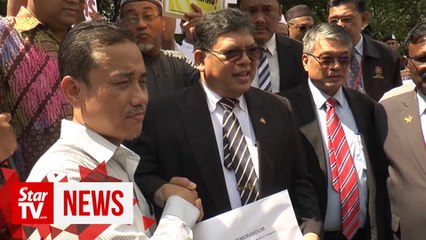 Ummah hands over memorandum to stop political interference on LTTE investigation