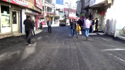 Kayyum atanan Yüksekova'da asfalt çalışmaları başladı