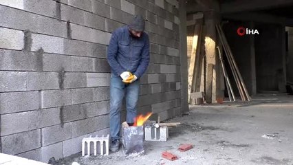 Kars'ta inşaat işçilerin soğukla mücadelesi