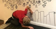Ce jeune garçon de 9 ans n'arrêtait pas de dessiner en classe, il est appelé par un restaurant pour qu'il dessine sur le mur de sa salle à manger