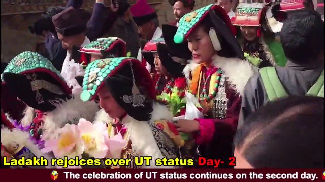 MP Jamyang Tsering Namgyal dances with Ladakh natives