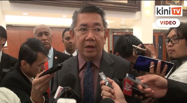 Kafir sana, kafir sini! Salahuddin ingatkan jangan main isu perkauman