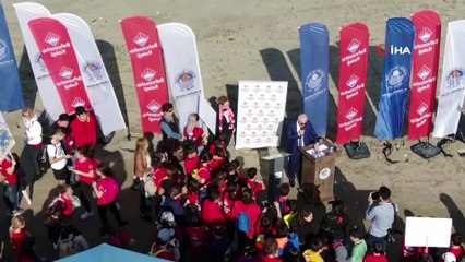 Mersin'de öğrenciler sahil temizliği yaptı