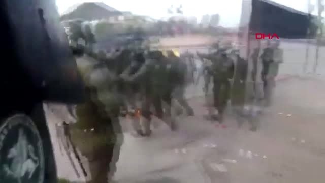 Şili'de eylemciler, polise molotof kokteyli attı