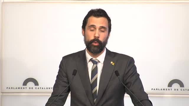 Torrent desoye la advertencia del Constitucional