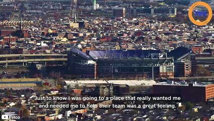 Un joueur NFL offre une nouvelle vie à un chien « non-adoptable » !