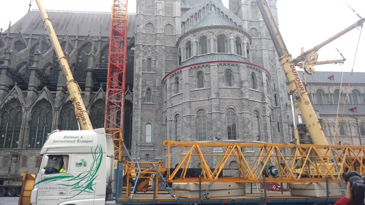 Démontage historique à la Cathédrale de Tournai: la grue ne fait plus partie du paysage