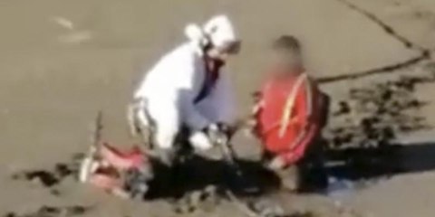 Este ciclista queda atrapado en el barro de un pantano seco de Madrid y es evacuado en helicóptero