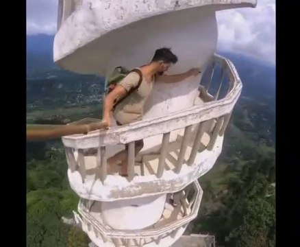 L'escalier le plus raide avec l'ascenseur