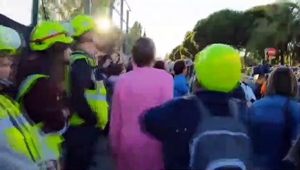 Buch achaca los "problemas" de los invitados del rey a su negativa a usar el autobús oficial