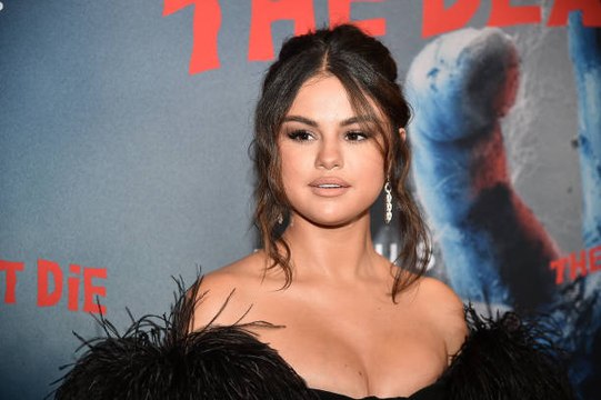 Selena Gomez Tops 'Billboard' Hot 100 for First Time