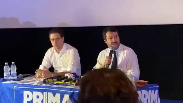 Napoli - Salvini: pronti a liberare questa terra dai disastri dei De Luca, de Magistris e Di Maio