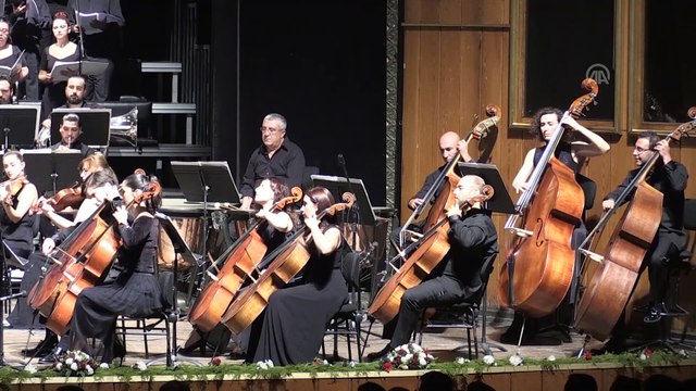 'Senfonik Neşet Ertaş Türküleri' seslendirildi - MERSİN