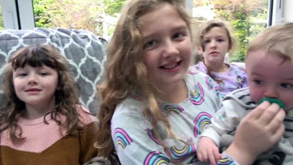 Sophia Isabella e Alice Brincando com o Bebê