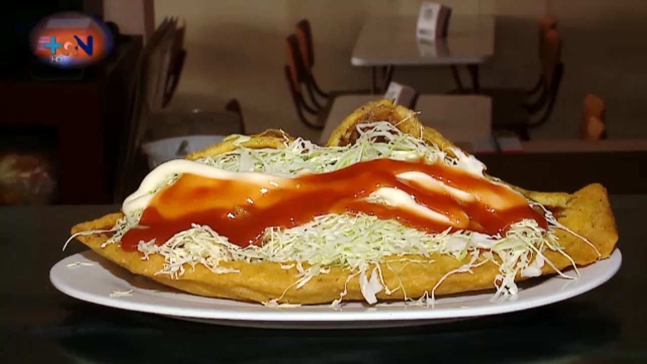 mqn-Empanadas gigantes en el centro de Churuca