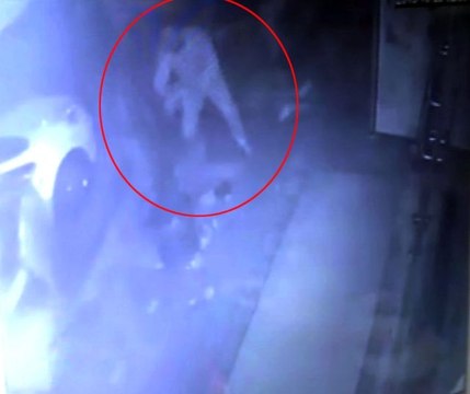 Karı kocadan maskeli hırsızlara kaldırım taşlı müdahale