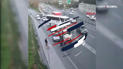 Trafiği durdurup kavga etmeye başladılar