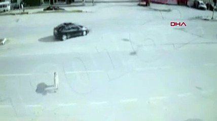 Yola aniden çıkan köpek ölümlü kazaya neden oldu