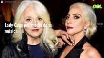 Lady Gaga lo sujeta con las manos y lo enseña a cámara: ¡Foto bomba!