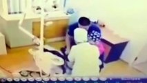 Un dentiste agresse un enfant de 7 ans terrifié pour lui enlever une dent