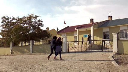 Okula devamını sağladığı öğrencisini üniversitede ziyaret etti (2) - VAN