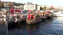 Eminönü’ndeki Balıkçı Teknelerinde Satış Devam Ediyor