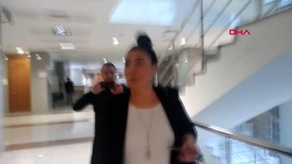 Işın karaca boşanma davası için adliyeye geldi