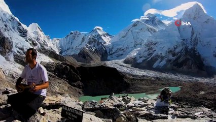 Kala Patthar zirvesinde saz çalıp türkü söyleyen Anıl Ünlü: 'Guinness rekorlar kitabına da başvurumu gerçekleştirdim, cevap bekliyorum'
