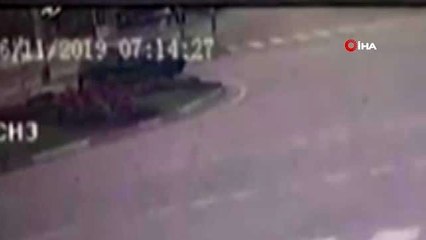 Kavşakta yaşanan kaza kameraya böyle yansıdı
