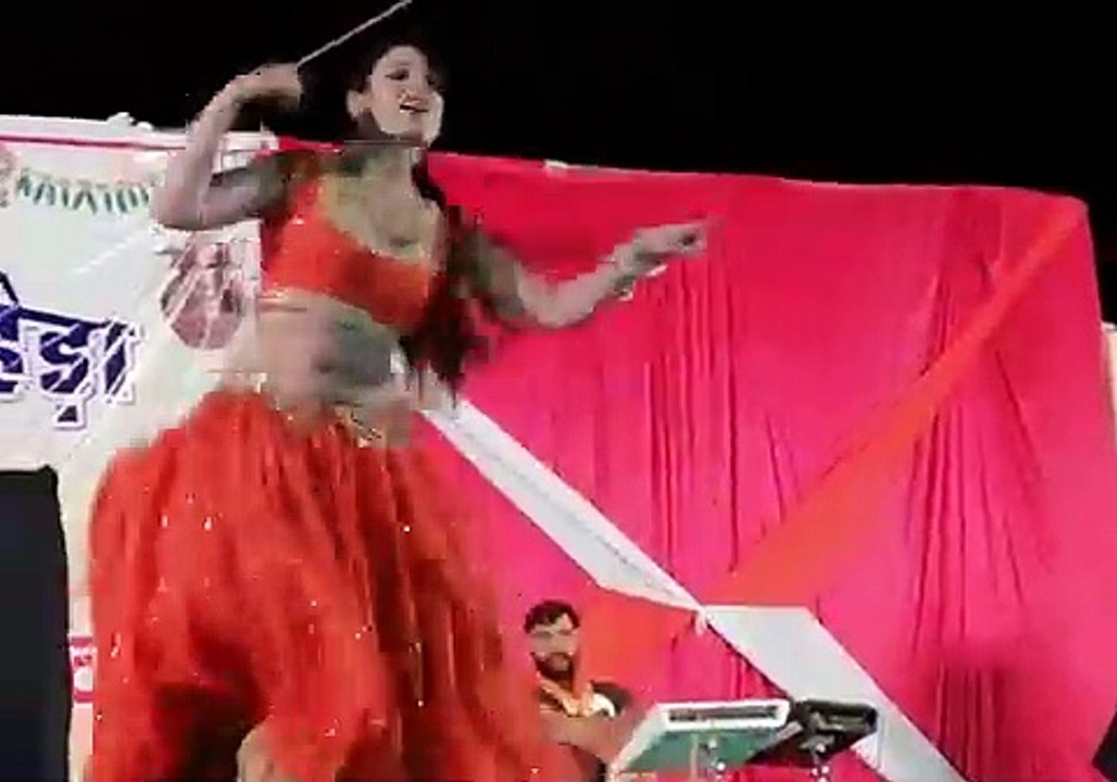 #sapna Ladki aankh mare songs par sapna choudhary ki bahan ka jabardast stage dance video