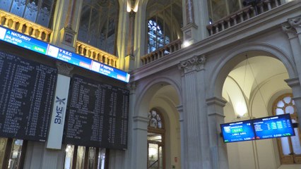 El Ibex 35 aumenta los restrocesos tras realizar una apertura plana y pierde los 9.400