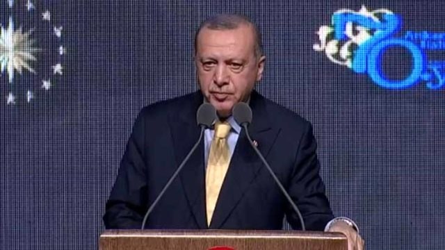 Erdoğan'dan İlahiyat Fakültesi öğrencilerine sitem: İmam Hatip ortaokulunda Kuran dersleri boş geçiyor