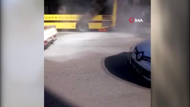 İnsan dolu belediye otobüsünün alev alev yandığı anlar kamerada..Şoför'ün dikkati faciayı önledi
