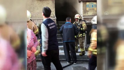 Fatih'te 6 katlı binada yangın - İSTANBUL