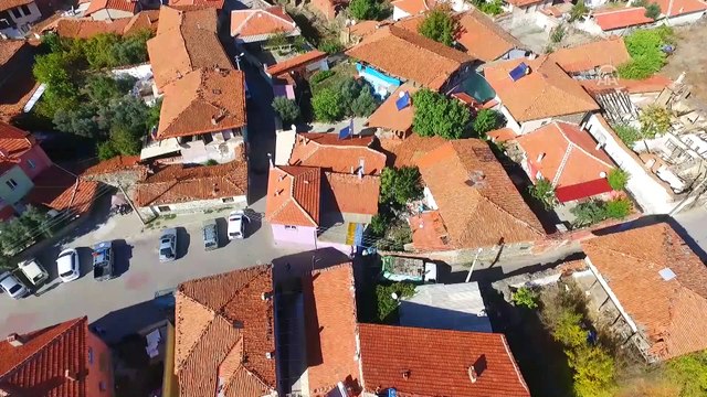 Yaşlı kadının evinden 6 kamyon çöp çıktı - MANİSA