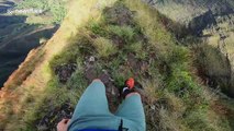Hawaiian hiker tackles nerve-wracking narrow ridge at 2600ft altitude
