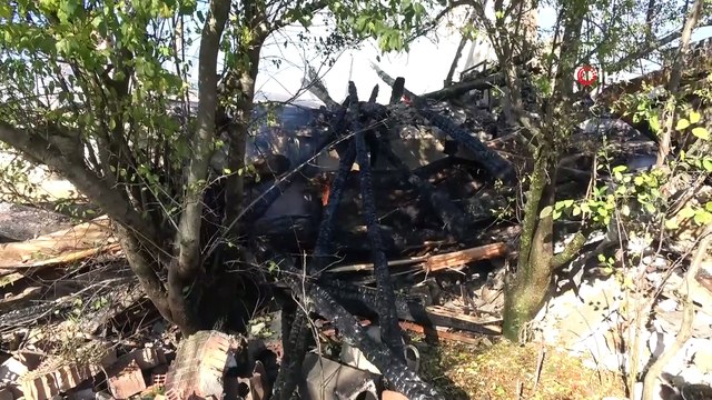 Kastamonu’da çıkan yangında 2 ev, 2 samanlık ve 1 ahır küle döndü