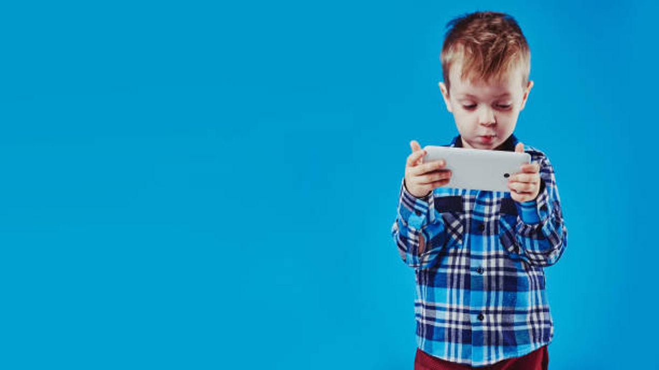 ¿Por qué los niños NO deberían jugar con pantallas?