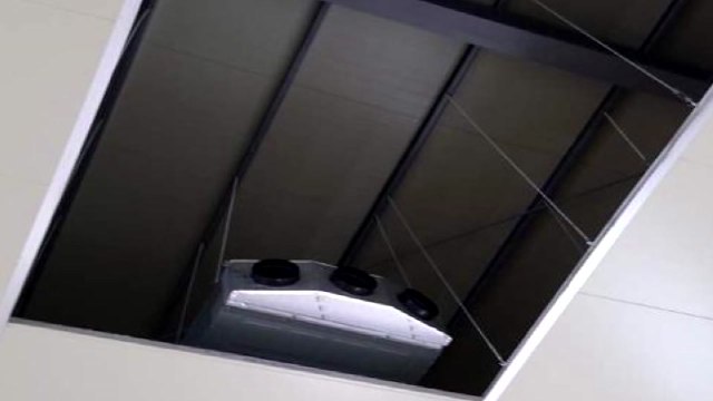 화성 공사장서 천장 마감재 무너져...5명 다쳐 / YTN