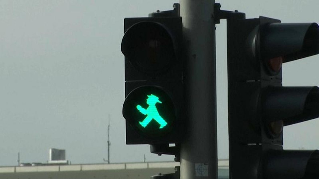 Βερολίνο: Οι φωτεινοί σηματοδότες μιας άλλης εποχής